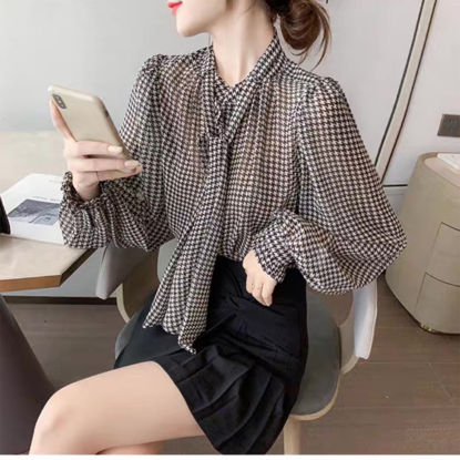 Ảnh của Aó sơ mi lụa họa tiết  buộc nơ cổ